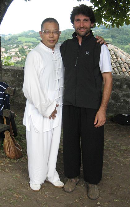 Davide Ronchetti con il M° Wu Wen Wei dello Xin Yi Liu He